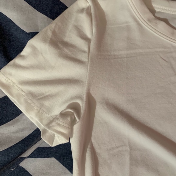 Basic Crop Top 👚 - Picture 2 of 5